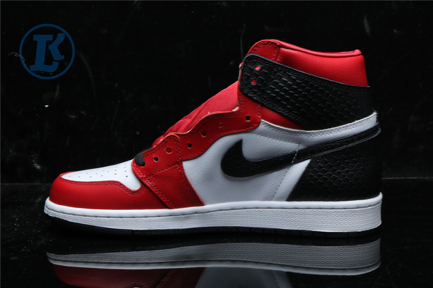 Jordan 1 Retro High Satin Snake Chicago